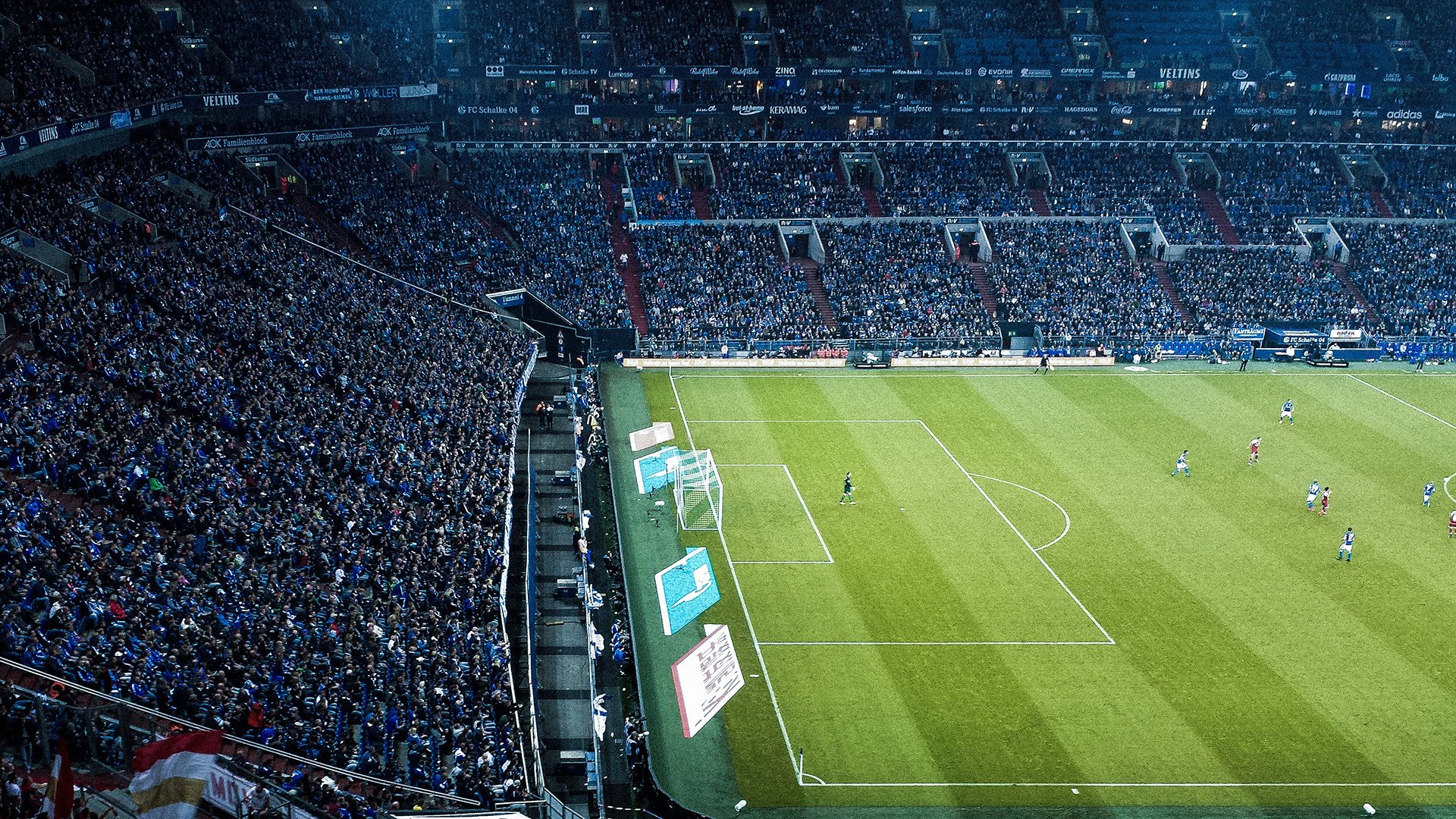 华体会手机在线-训练中强度不断升级球员表现积极展现职业精神与自律态度，职业球员的训练