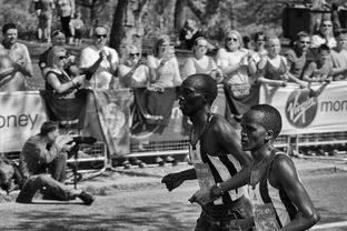 华体会娱乐平台-非洲锦标赛中，南非队奋勇拼搏，冲击历史第一高光，南非洲杯小组赛